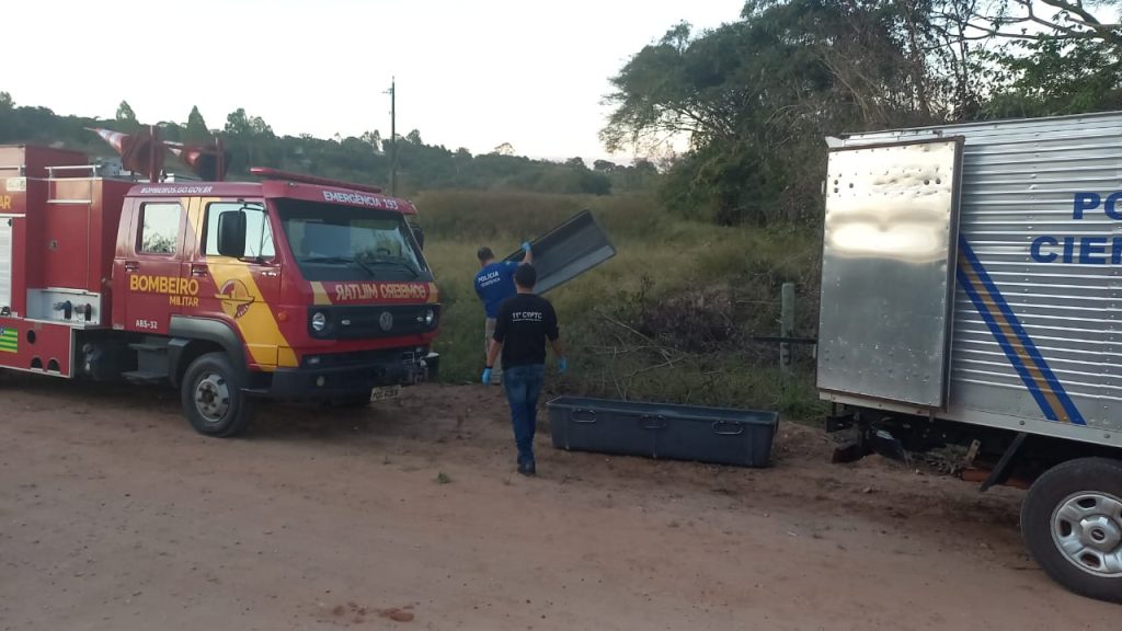 Homem completamente nu e não identificado é encontrado boiando em rio no interior de Goiás