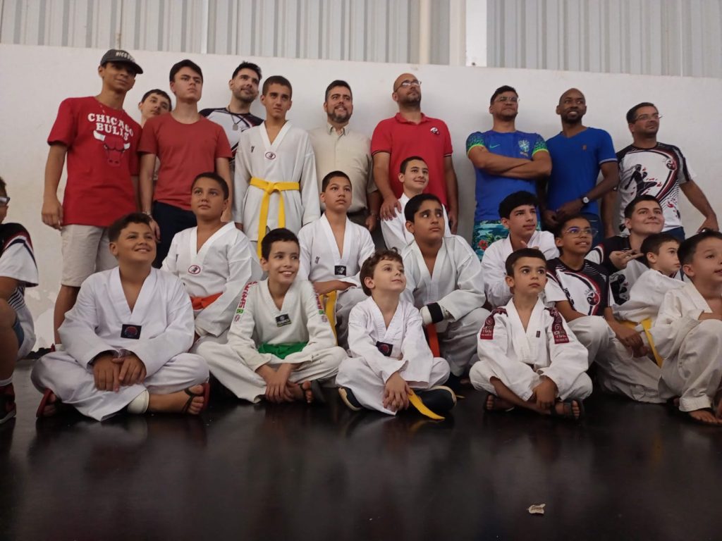 Estrelas anapolinas no Taekwondo são selecionadas para campeonato nacional, mas precisam de apoio