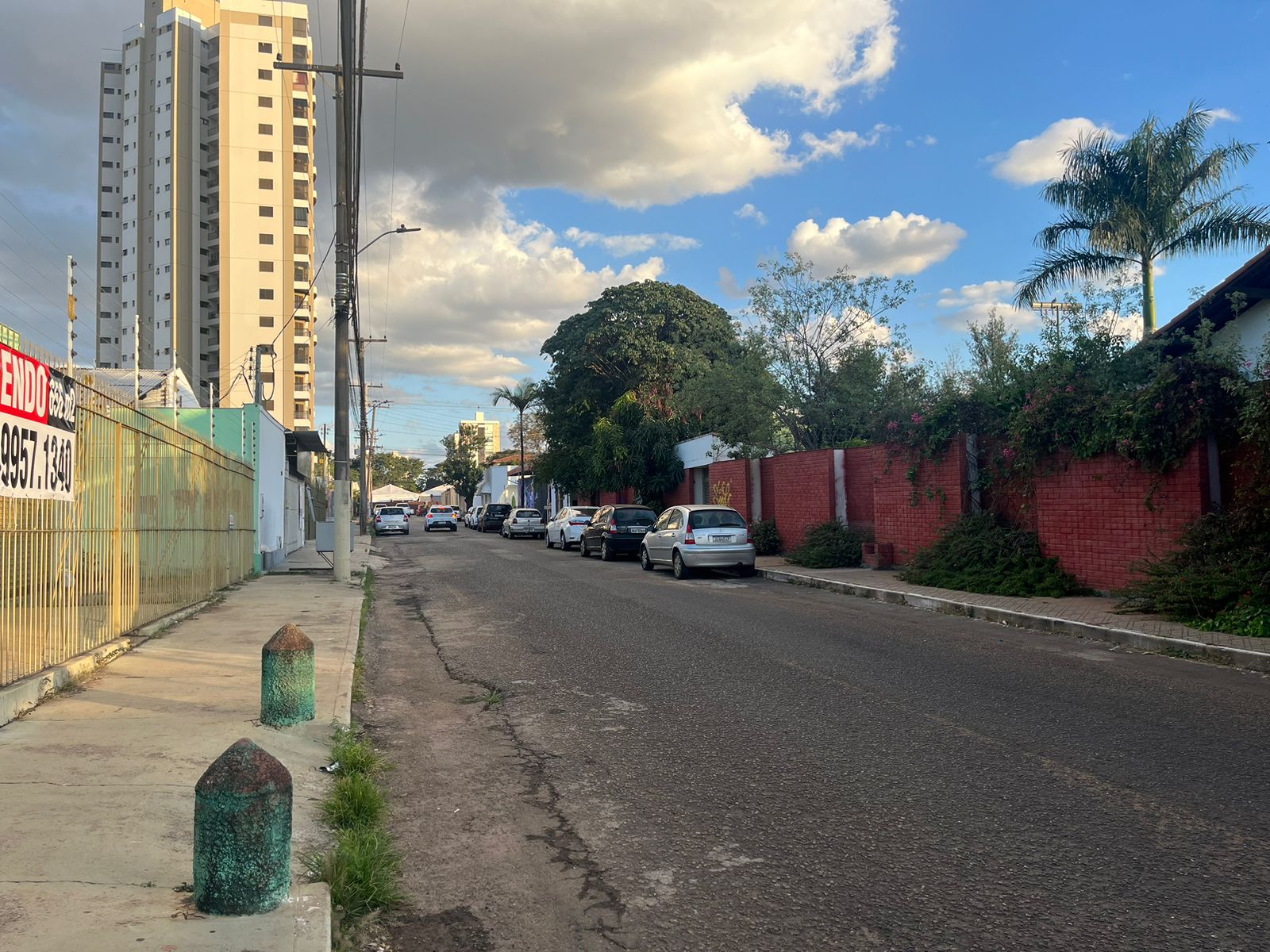 Rua Joaquim Propício de Pina está localizada no bairro Jundiaí, na região Central de Anápolis. (Foto: Caio Henrique)