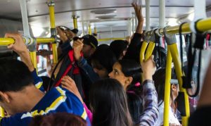 Fim da escala 6x1 pode fazer trabalhadores de Goiás saírem 48 minutos mais cedo, mesmo com duas folgas