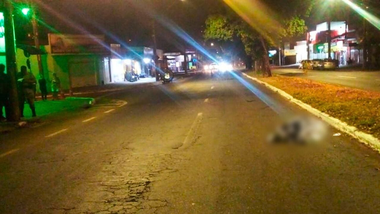 Jovem morre após ser atropelada e arremessada vários metros a frente, em Goiânia