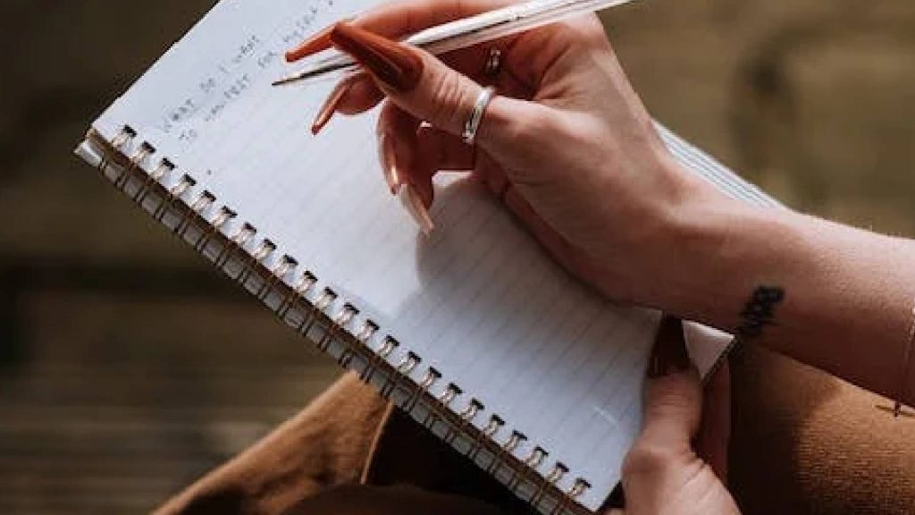 Dona de loja se surpreende com o que aconteceu após deixar placa avisando clientes