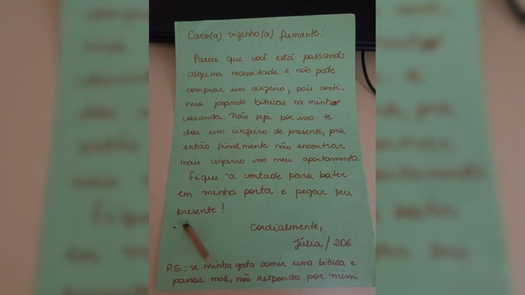 Morador fica impressionado ao encontrar bilhete que vizinha deixou para ele no elevador