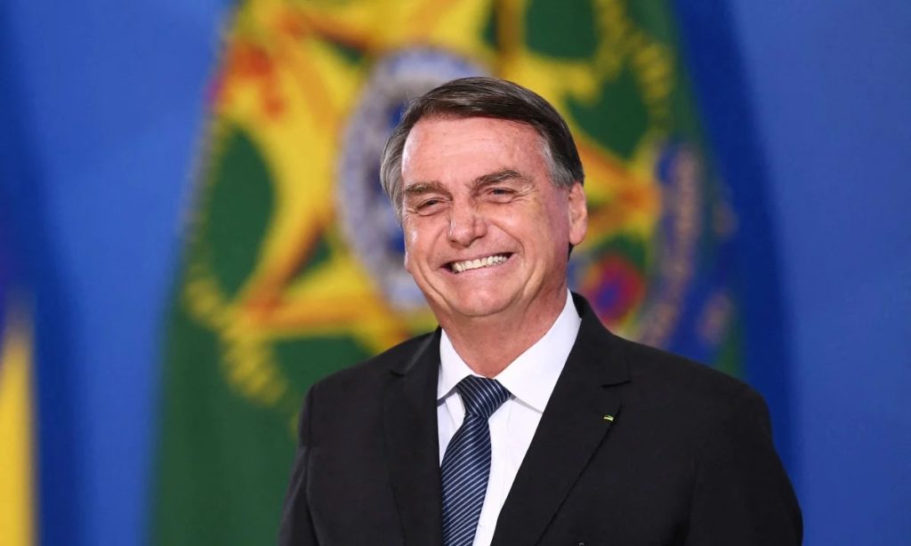 Bolsonaro questionou TCU enquanto aliados traziam joias de volta ao Brasil