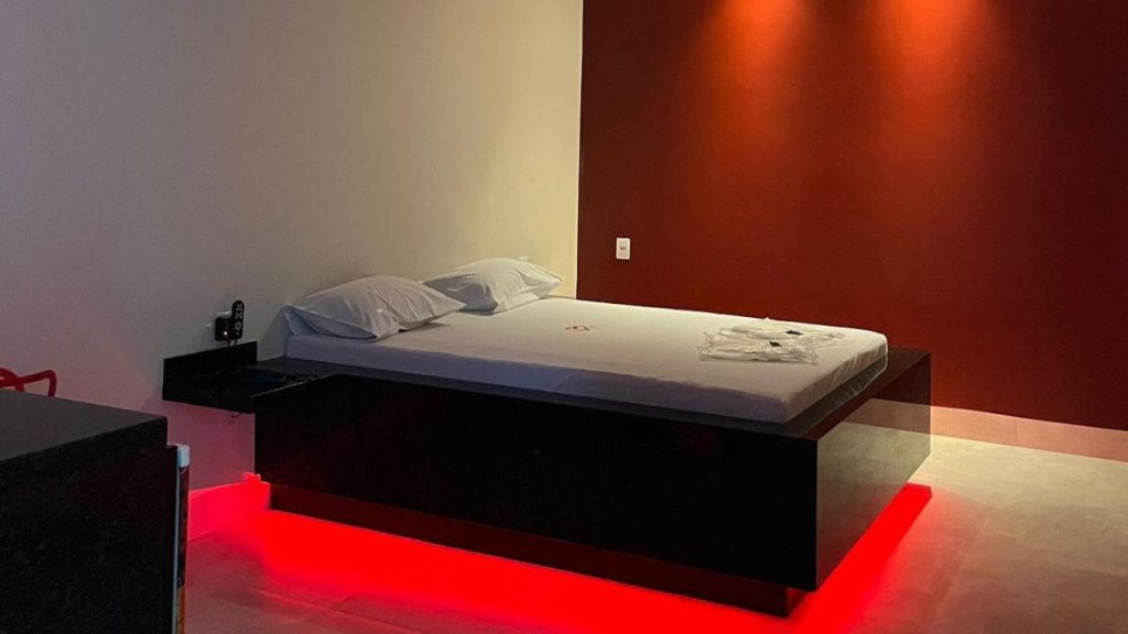 Quarto de motel em que vítima faleceu, em Jataí