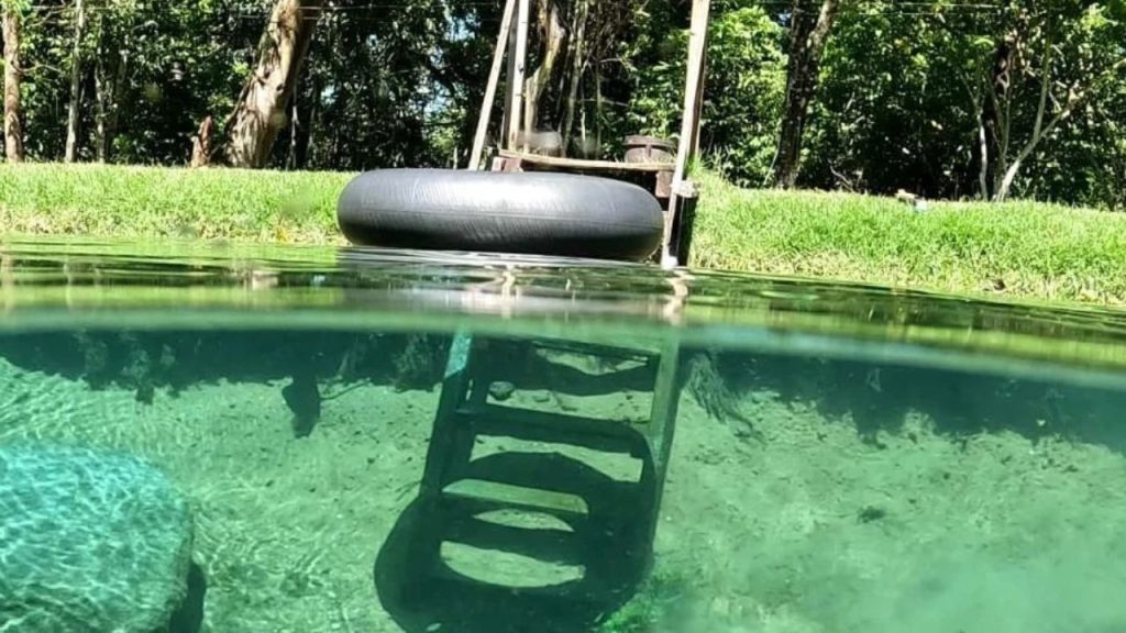 Lago Azul, em Vila Propício, em Goiás.