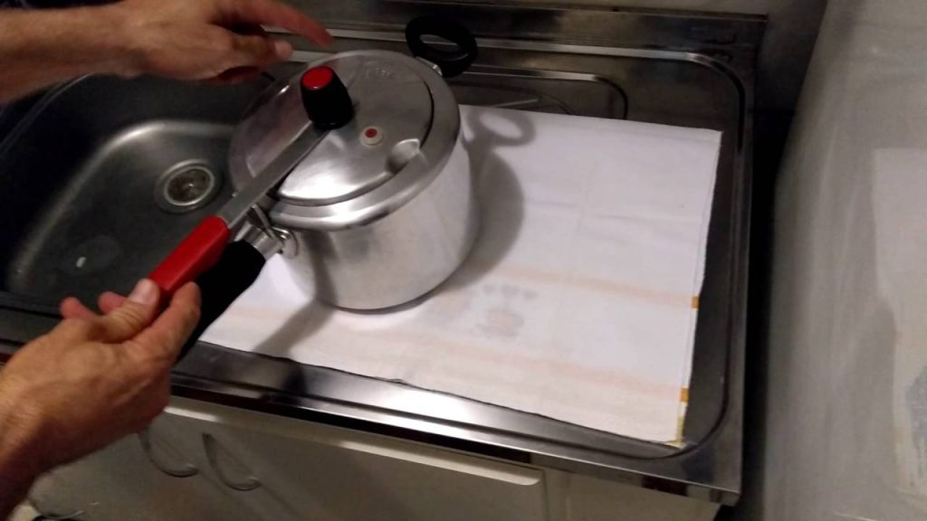 É isso que você deve fazer para a panela de pressão da sua casa não explodir