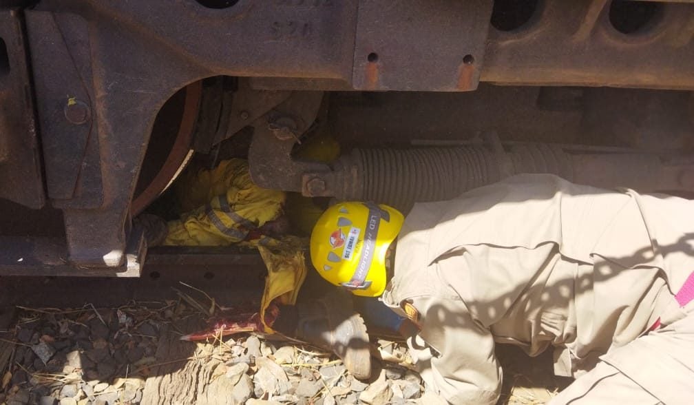 Homem morre atropelado por trem em ferrovia, Goiás