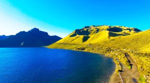 O país pertinho do Brasil que tem ilhas paradisíacas, comida gostosa e paisagens que parecem de outro mundo