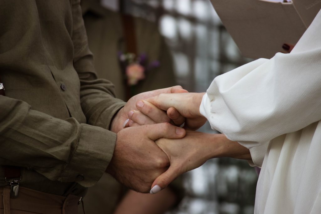 6 gestos simples que valem mais que um presente e podem alegrar quem você ama