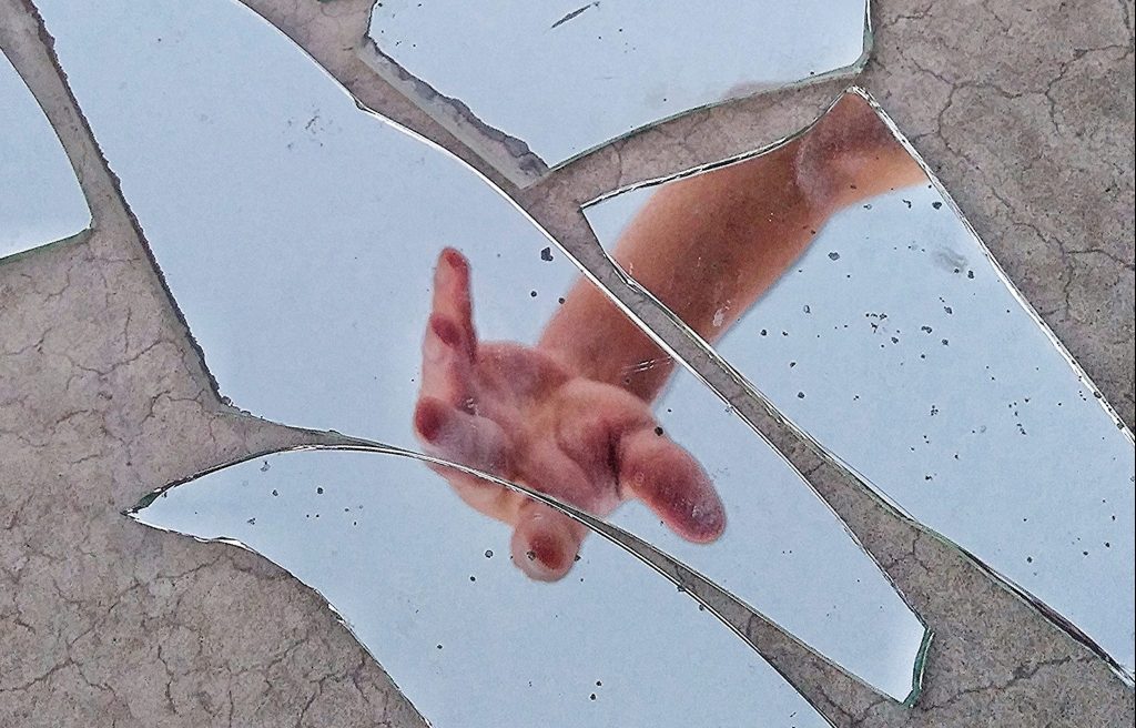 6 recados que o universo dá para dizer que você não vai dar certo com alguém