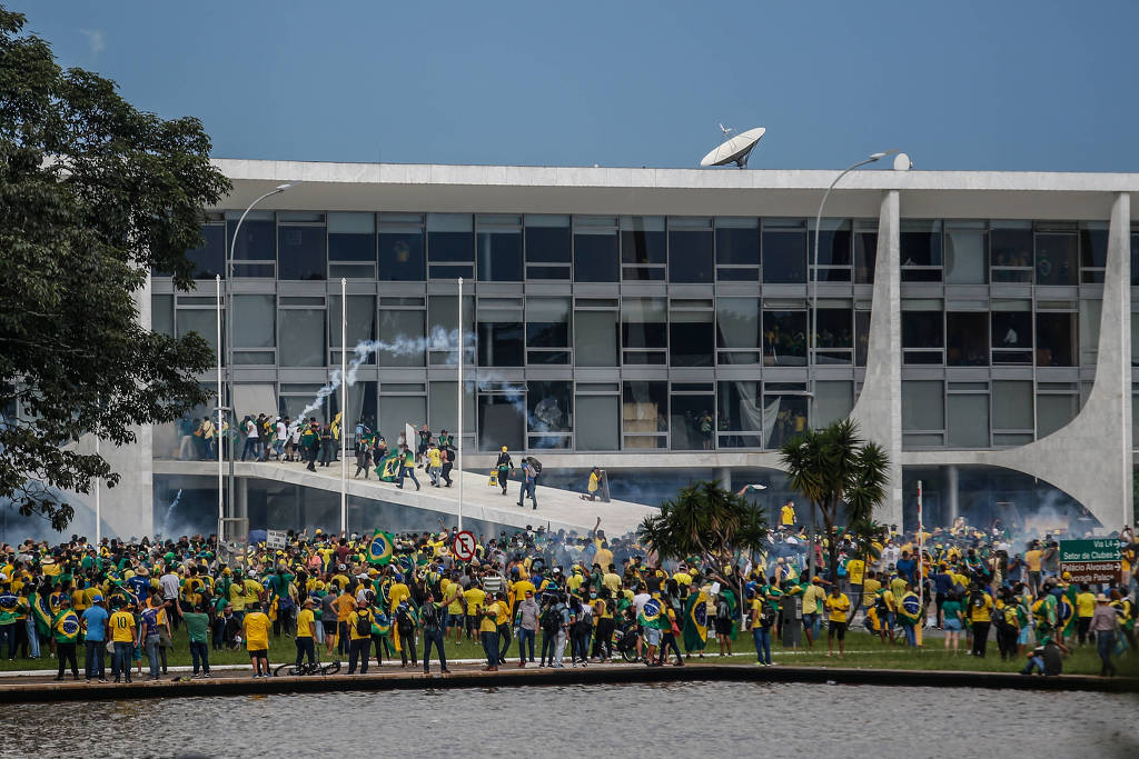 Manifestantes golpistas invadiram o Palácio do Planalto no dia 8 de janeiro. (Foto: Gabriela Biló - 8.jan.2023/Folhapress)