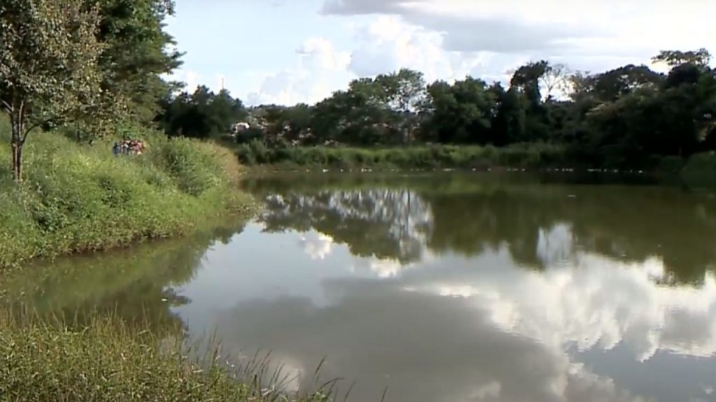 Lago no Parque das Flores, em Goiânia.