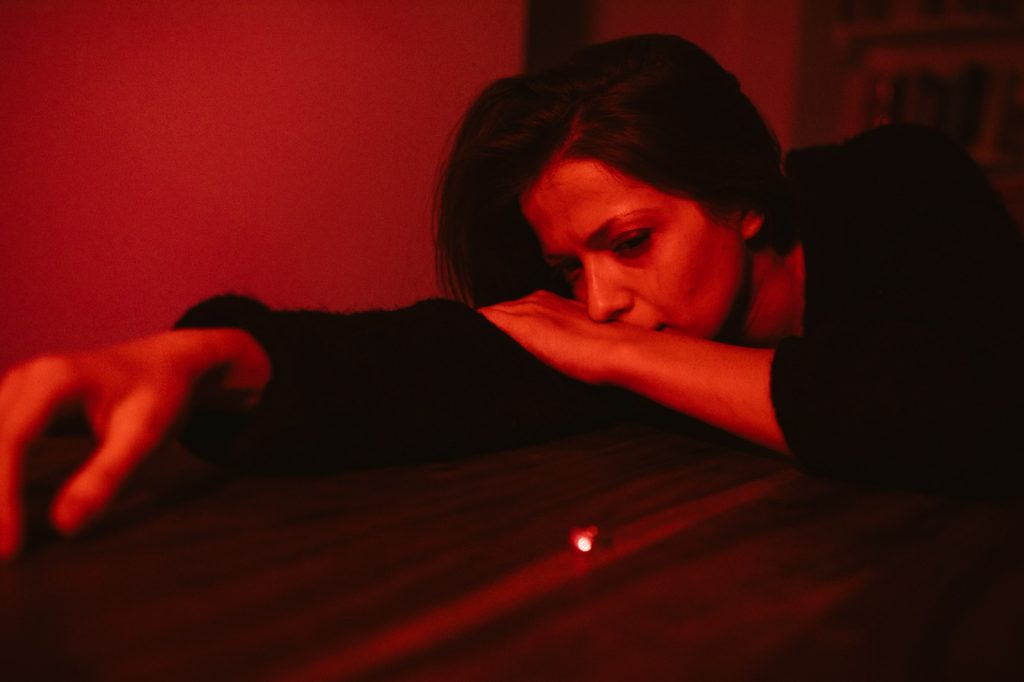 6 gestos que fazem as pessoas ao seu redor perderem o respeito por você