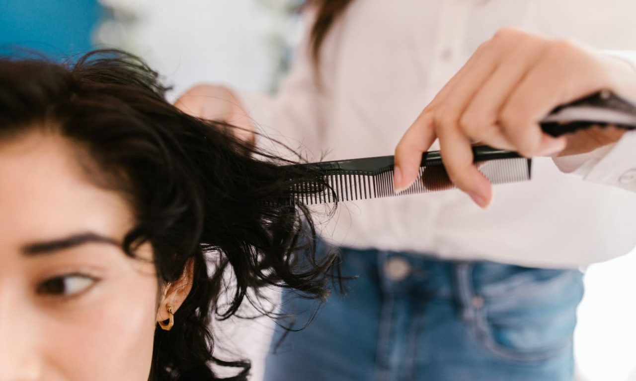 6 utilidades do pente de cabelo que são pouco conhecidas