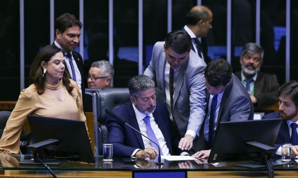 Câmara conclui votação do projeto que altera regras eleitorais