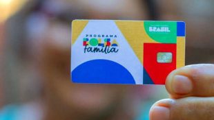 Beneficiários do Bolsa Família terão R$ 200 a mais em outubro; consulte se você vai receber recebem pagamento