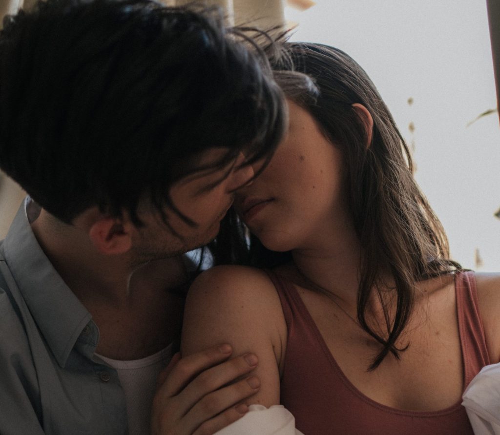 6 atitudes que fazem a pessoa que você gosta passar a te notar