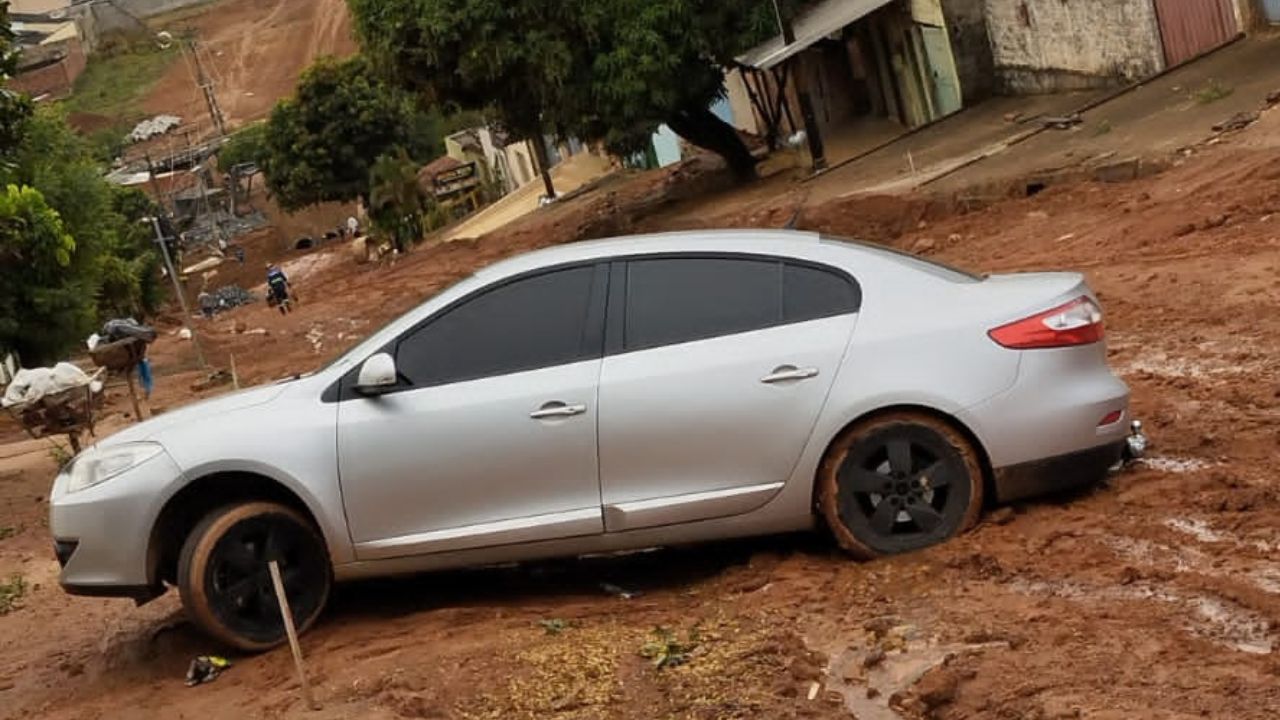 Obras da Prefeitura de Anápolis se arrastam e deixam moradores no atoleiro