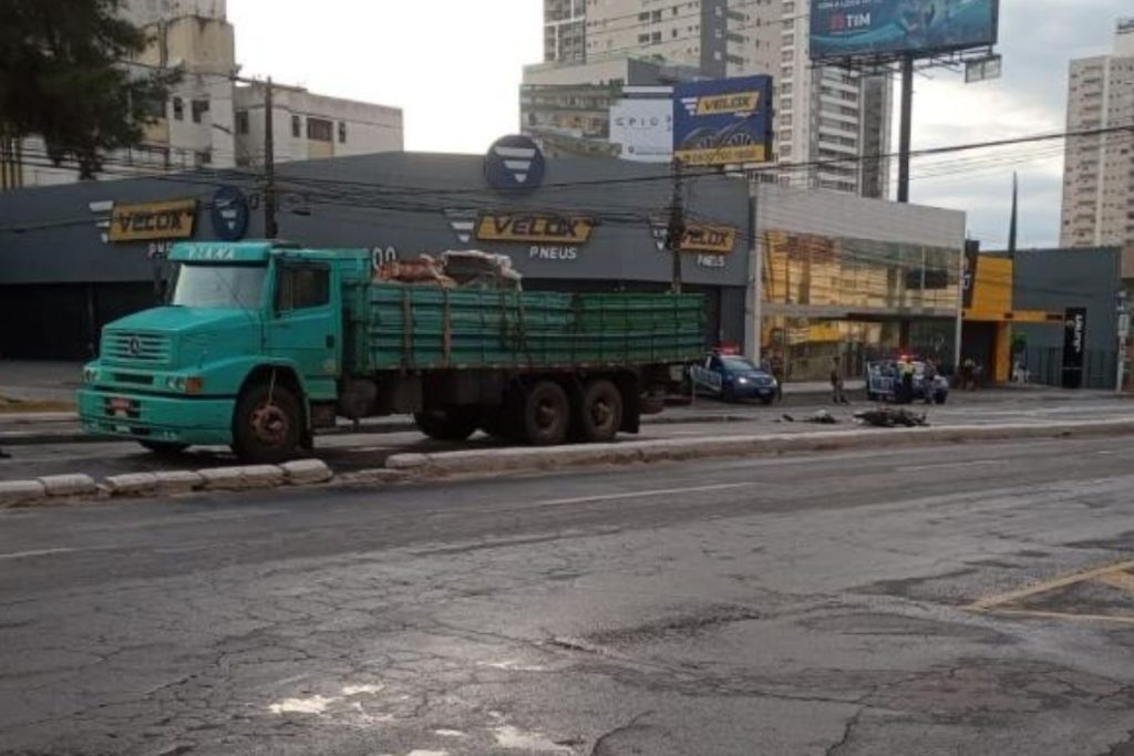 Acidente na Avenida 85, em Goiânia, deixa motociclista morto