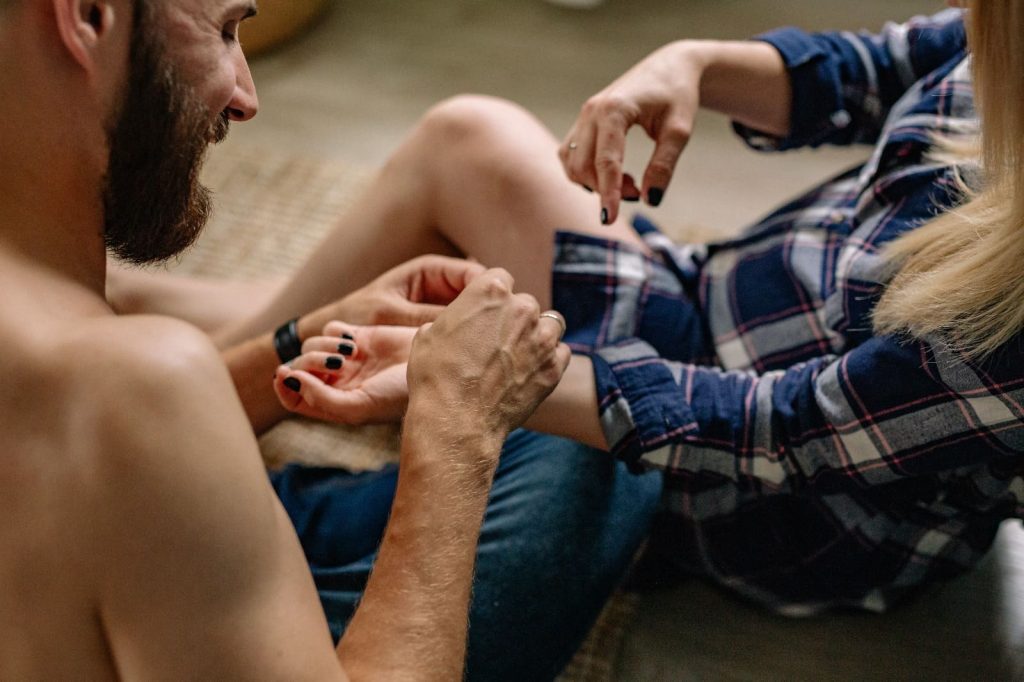 6 regras para proteger o seu relacionamento da inveja dos outros