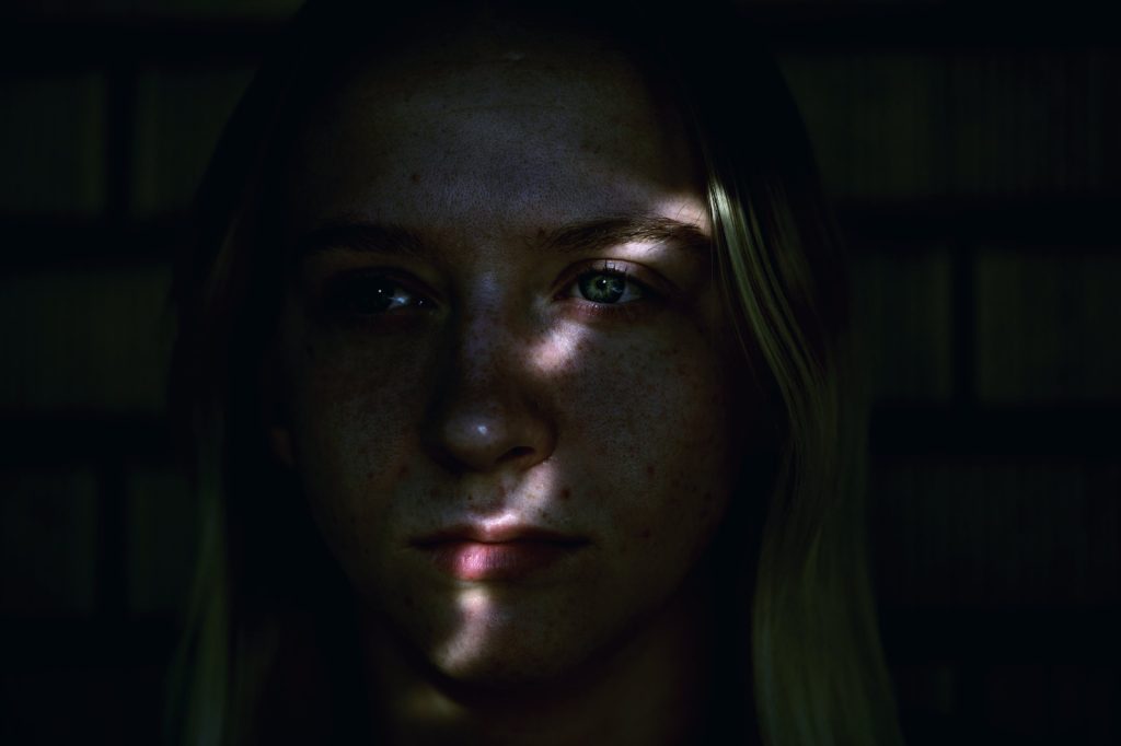 6 comportamentos que indicam que você se tornou dependente emocionalmente de alguém