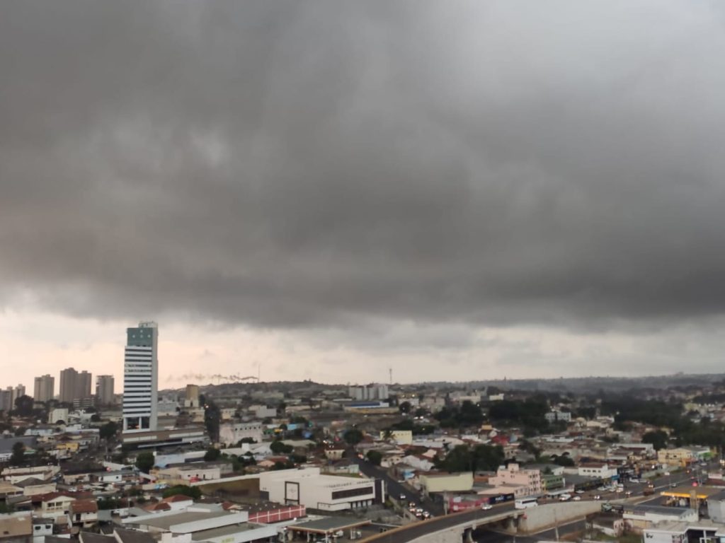 Calorão em Anápolis deve persistir, mas população pode esperar chuvas intensas em breve