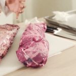 O maior erro ao descongelar carne que todo mundo faz sem perceber