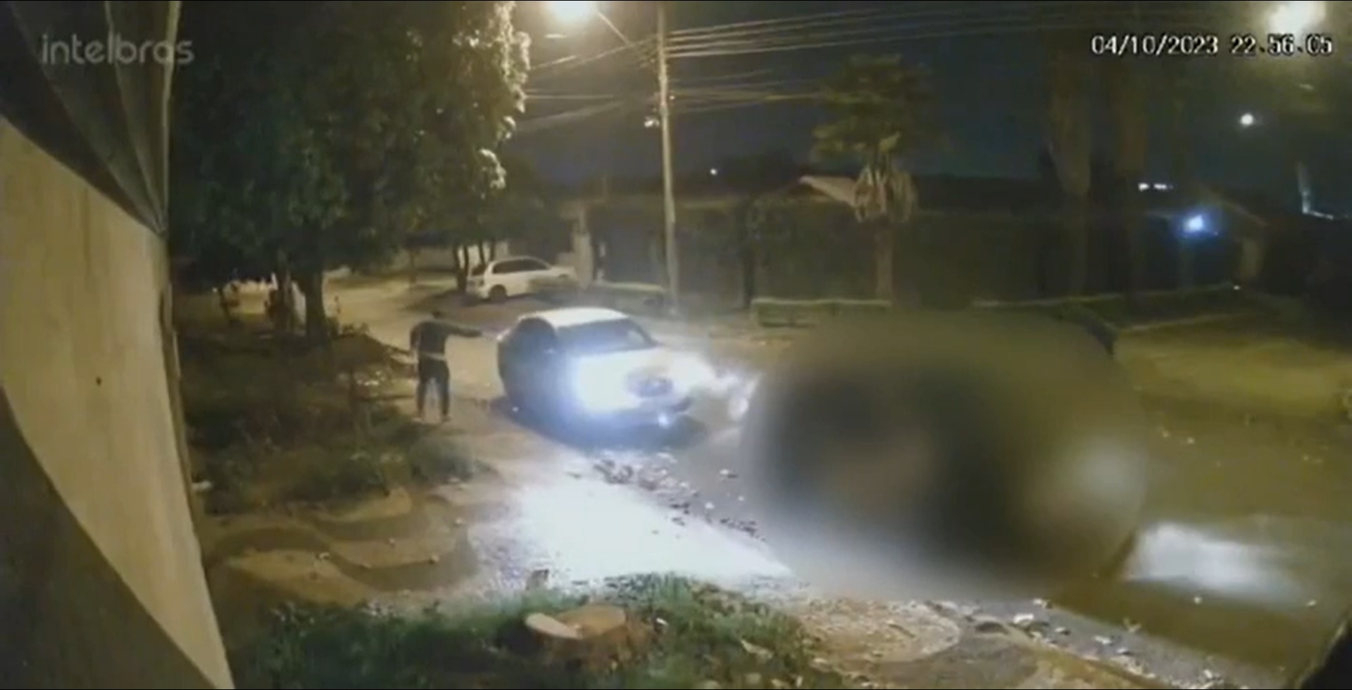 Casal é executado a tiros dentro de carro em Goiânia; vídeo