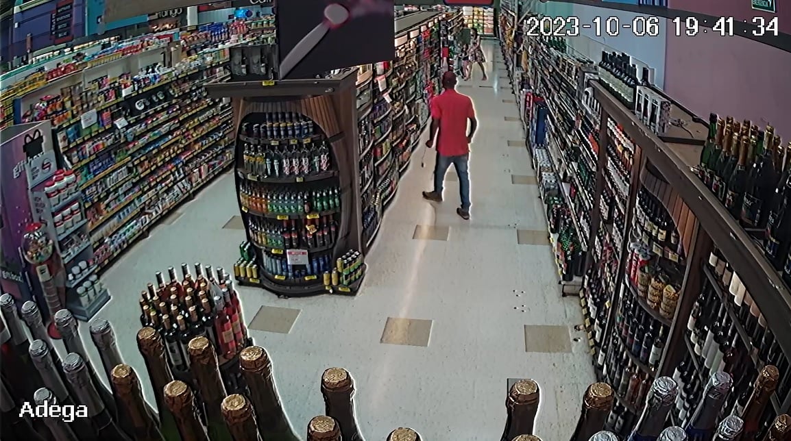 Homem é preso em supermercado de Anápolis após tentar furtar garrafa de Campari