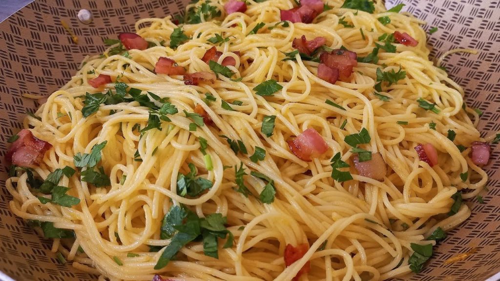 O truque de chef para fazer macarrão ao alho e óleo da forma correta