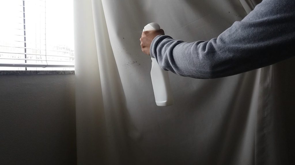 Esta é a frequência correta que as cortinas de casa devem ser lavadas