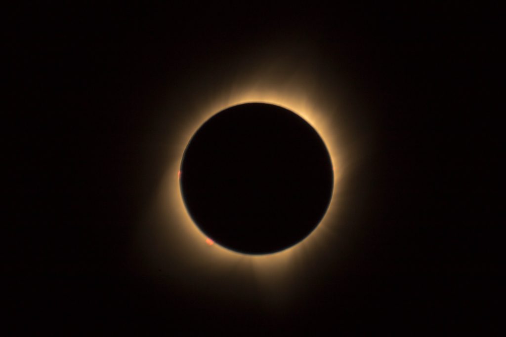 Eclipse solar em Goiás: tudo o que você precisa saber para observar o fenômeno neste sábado (14)