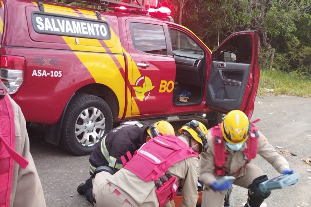 Mulher de 33 anos morre após ser atropelada por carro