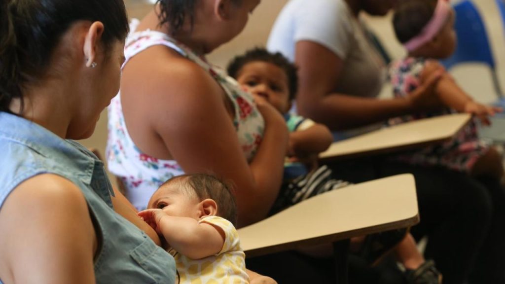 Desigualdade de gênero sobrecarrega mulheres no trabalho de cuidar