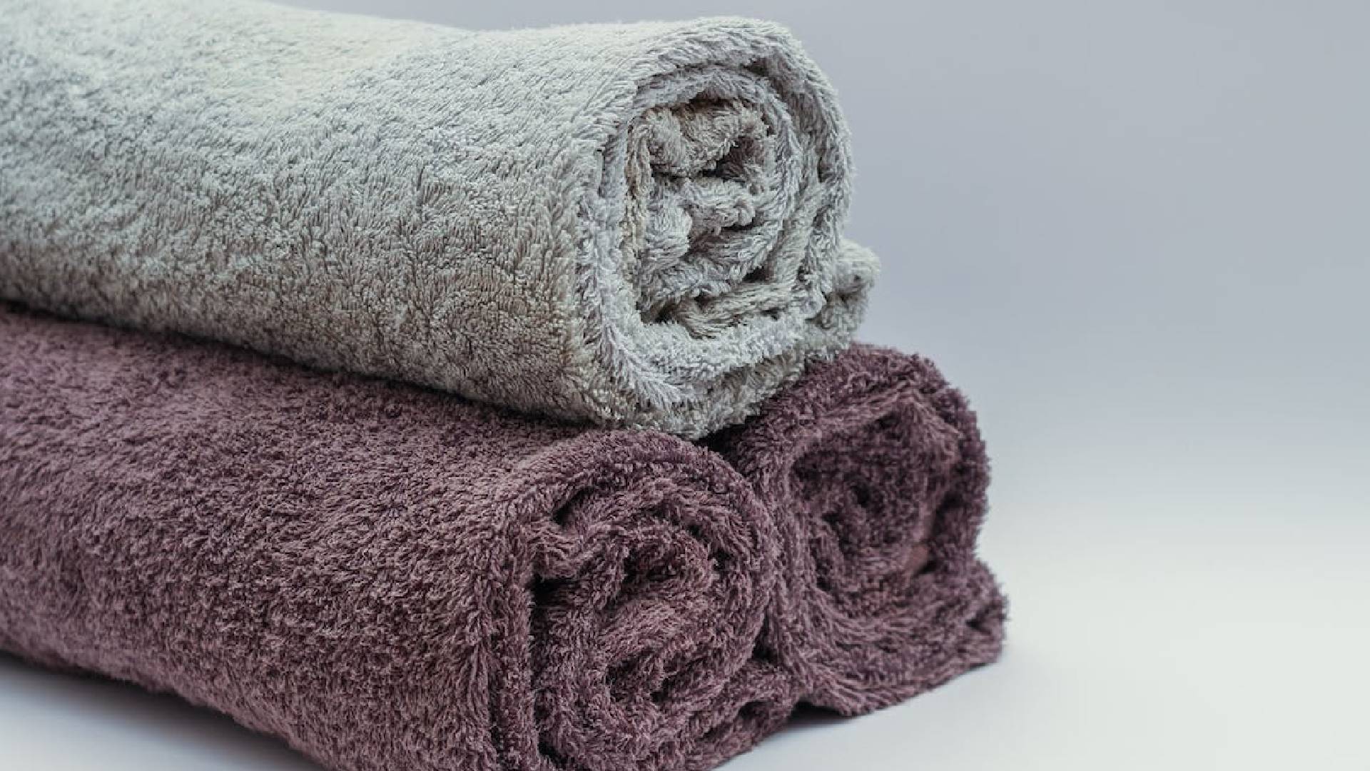 Toalhas enroladas, descubra utilidades da toalha