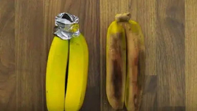 Papel alumínio na banana