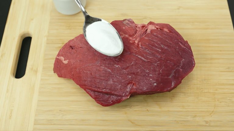 O truque dos restaurantes para amaciar a carne com apenas 1 ingrediente