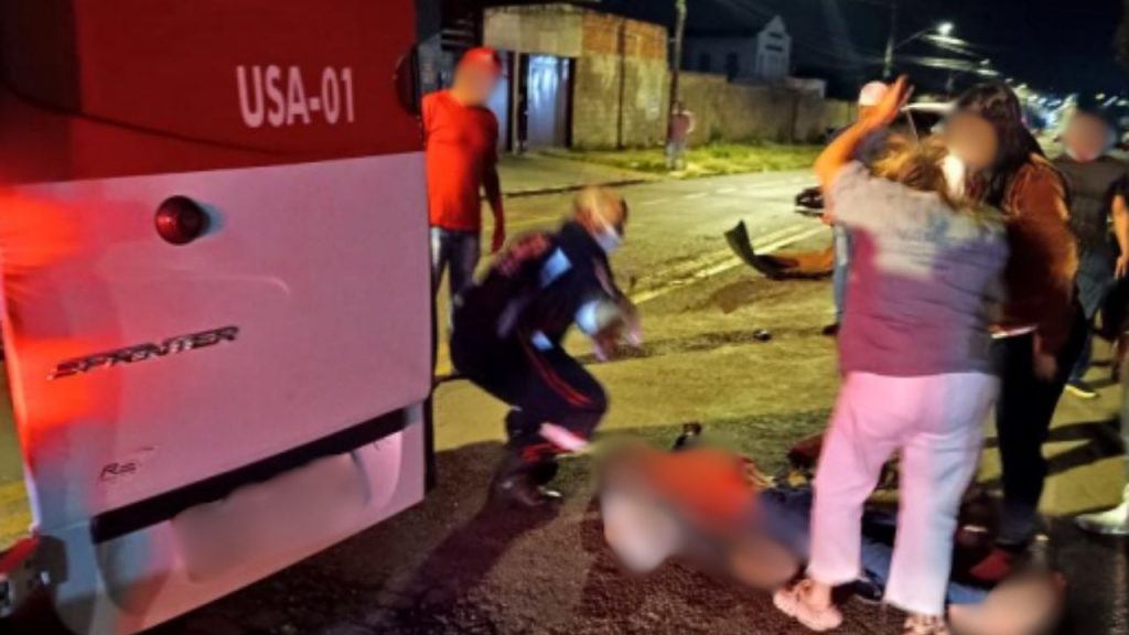 Acidente entre moto e carro, em Anápolis.