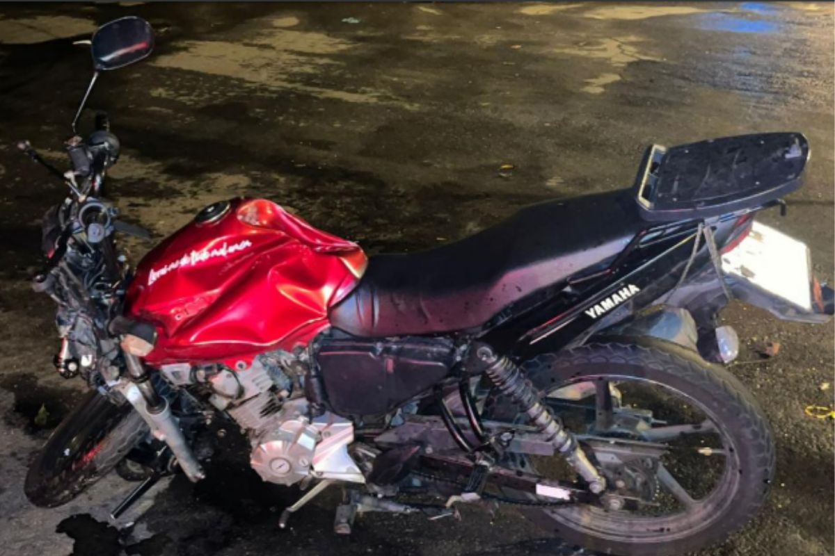 Mulher morre e jovem fica ferida após motorista furar o sinal de pare, em Goiânia