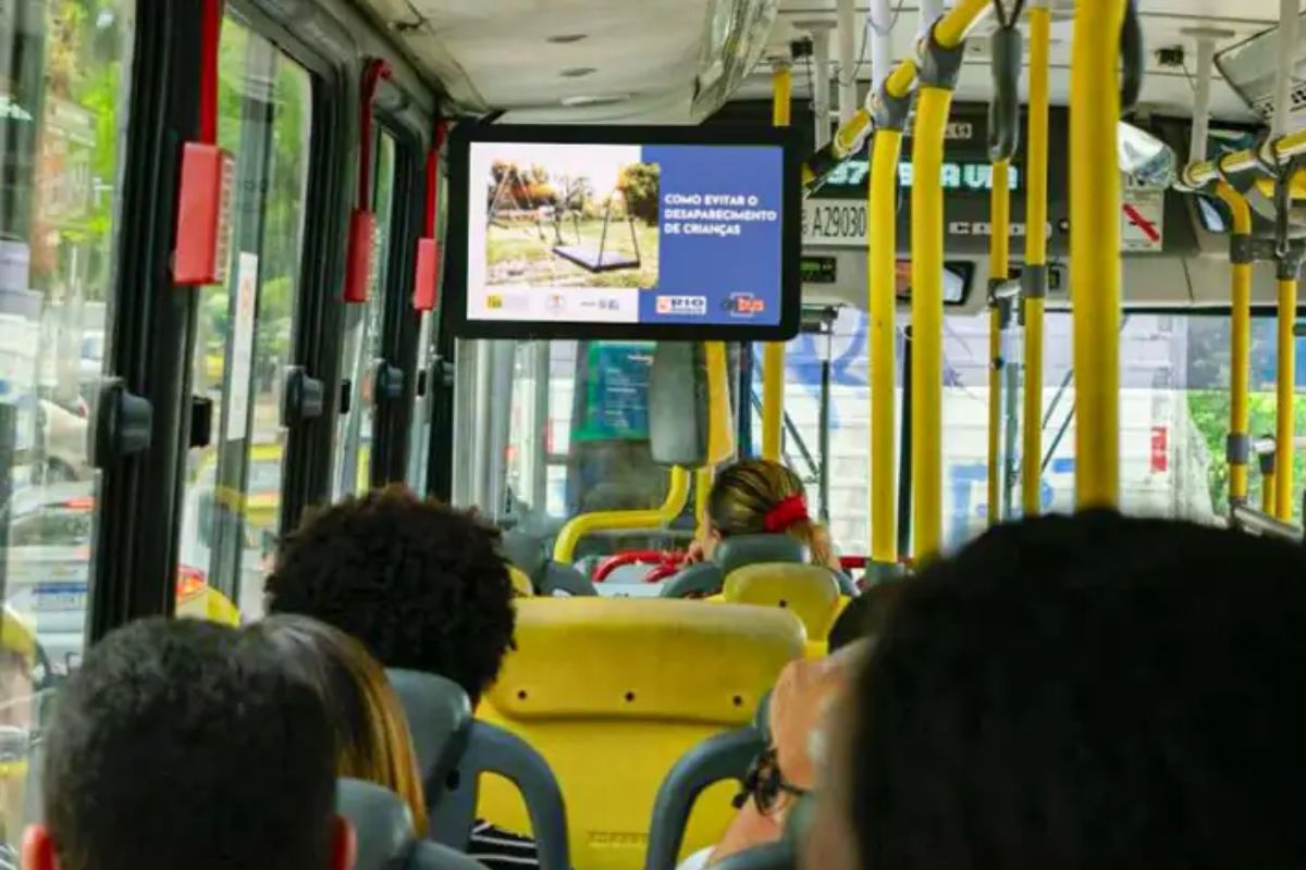 Rio faz campanha em ônibus para prevenir desaparecimento de crianças