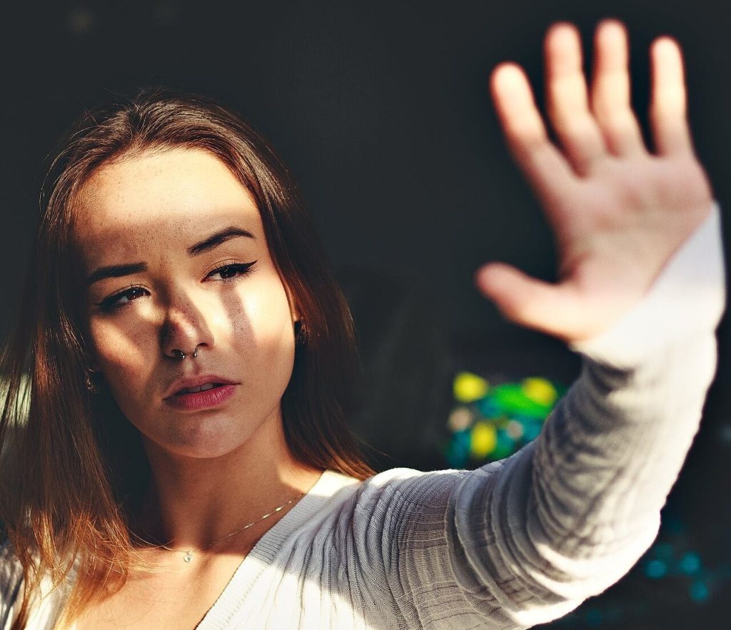 6 manias que uma pessoa mentirosa costuma ter para enganar os outros