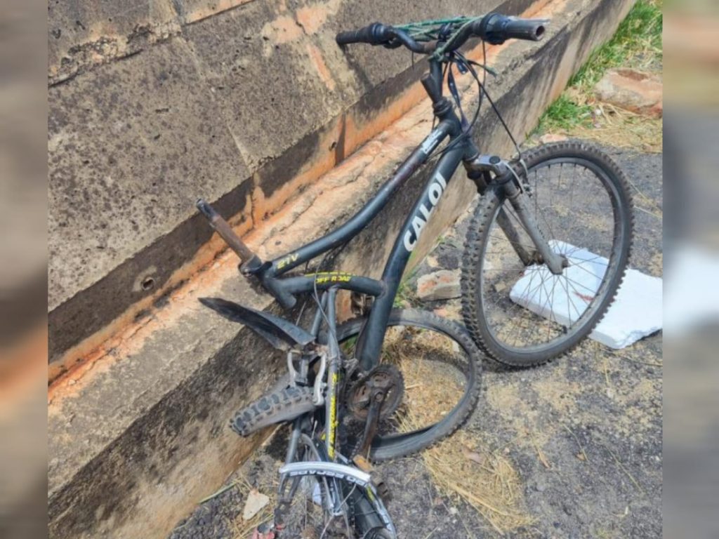 Idoso morre na hora após bicicleta colidir com carro em Avenida de Goiânia