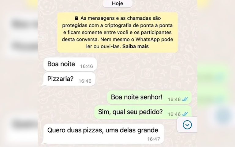 Cliente faz pedido de pizza pelo WhatsApp e diálogo com atendente impressiona