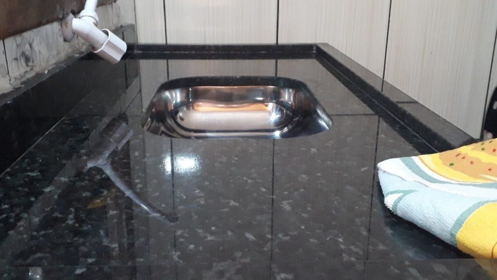 É assim que se limpa o granito para deixá-lo brilhando (truque de mestre)