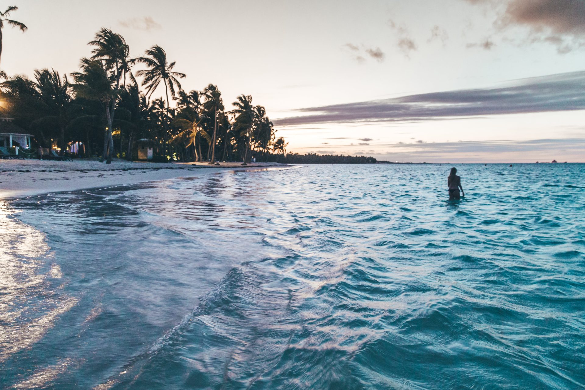 Conheça país de praias paradisíacas que não exige visto para brasileiros e o real vale muito