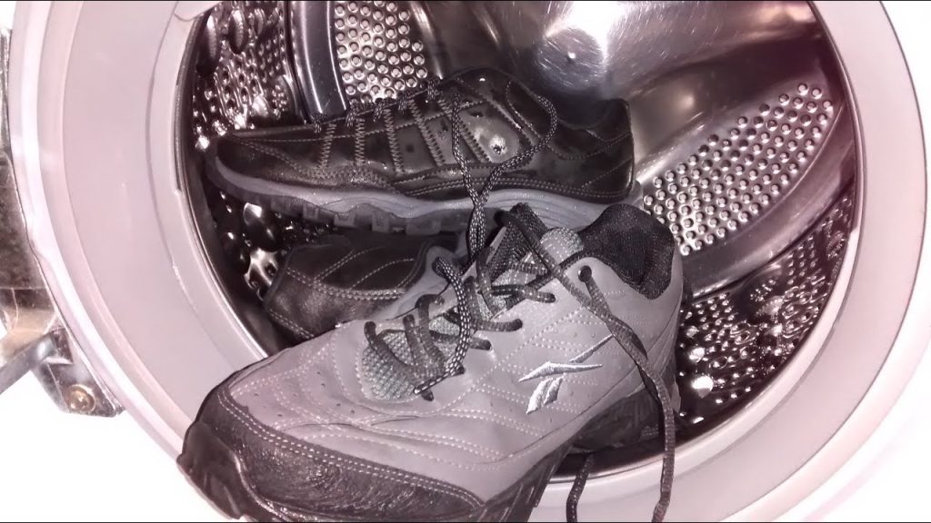 É possível lavar os tênis na máquina de lavar? Veja a resposta