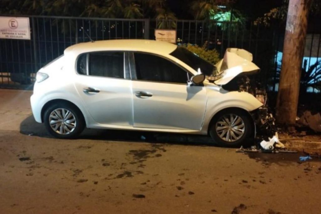 Acidente de carro, em Goiânia.