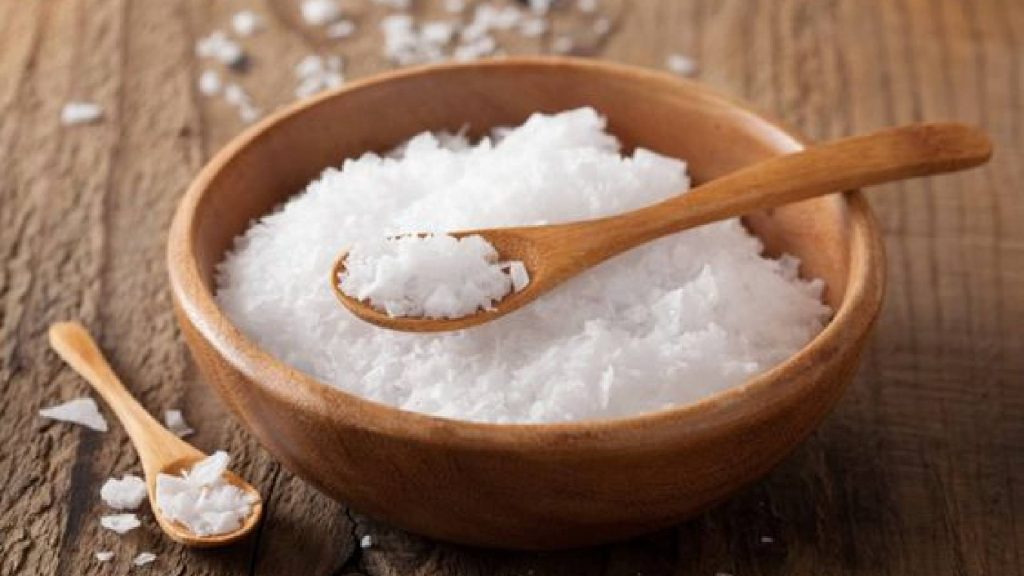 O verdadeiro motivo de o sal grosso ser usado para afastar energia ruim e o que a ciência diz sobre isso