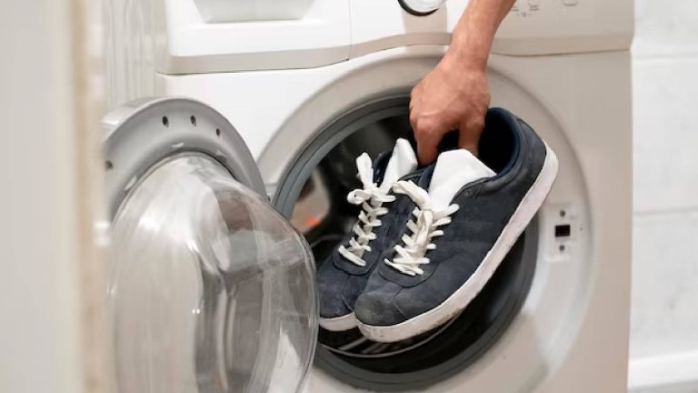 Colocar sapatos para bater é um erro ao usar a máquina de lavar